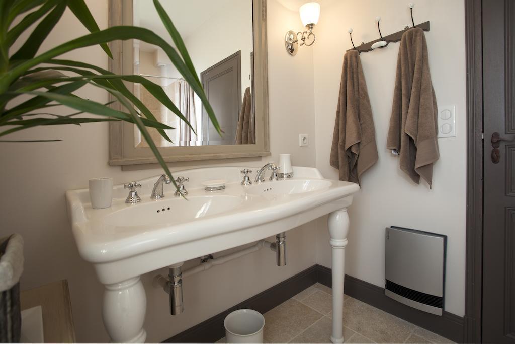 Maison D'Hotes De Charme Les Bruhasses Condom Rum bild