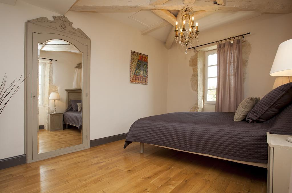 Maison D'Hotes De Charme Les Bruhasses Condom Rum bild