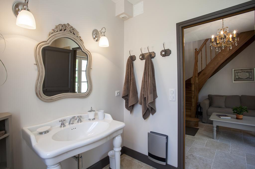 Maison D'Hotes De Charme Les Bruhasses Condom Rum bild