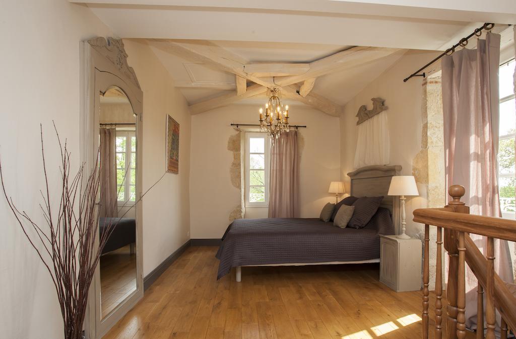 Maison D'Hotes De Charme Les Bruhasses Condom Rum bild